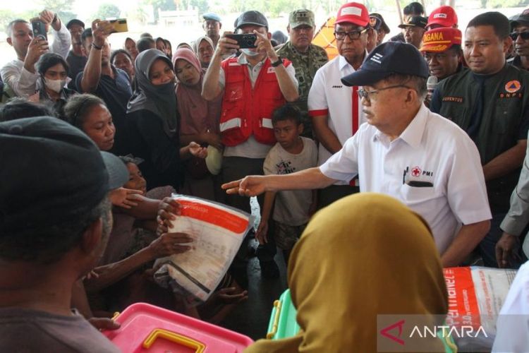bantuan-pmi-untuk-korban-gempa-bumi-flores-2851991.jpg