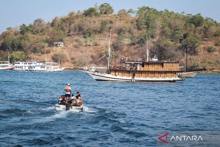 pariwisata-labuan-bajo-berjalan-normal-pascagempa-2843633.jpeg